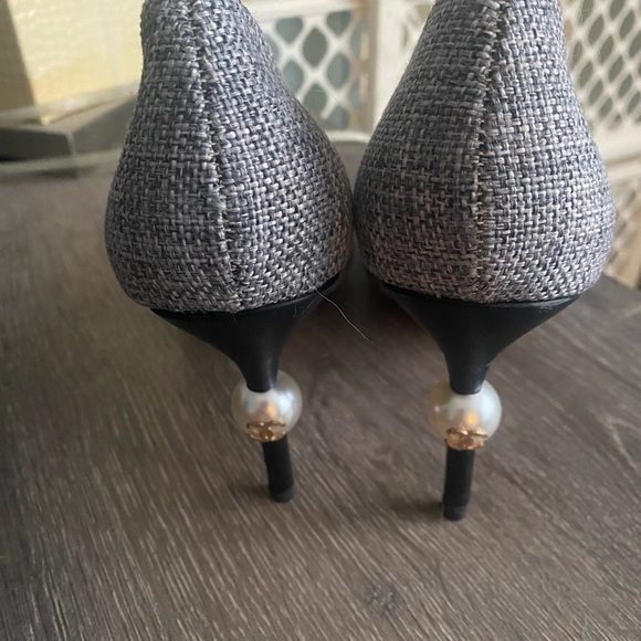 Chanel Black white Tweed leather cap toe Pearl Heels - Picture 7 of 16